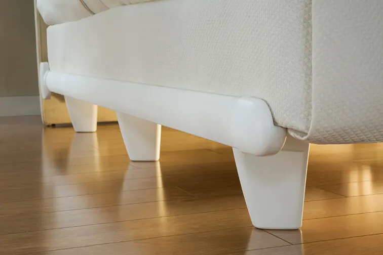 Knickerbocker bed frame detail